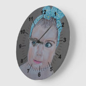 Baby Portrait Painting by Alfred Fox Große Wanduhr (Winkel)