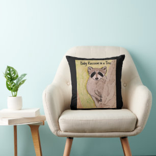 Baby Raccoon in einem Baum Kissen