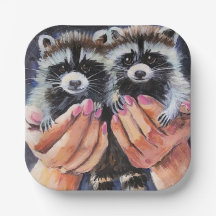 Baby Raccoons in Handpapier-Tellern