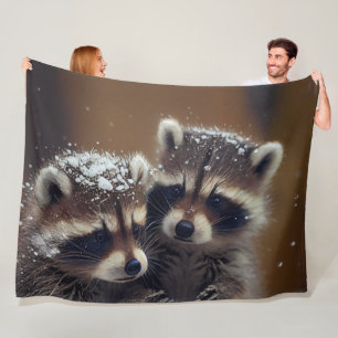 Baby-Raccoons stürzen sich im sinkenden Schnee Fleecedecke