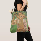 Baby Reaching für einen Apple von Mary Cassatt Tasche (Von Nahem)