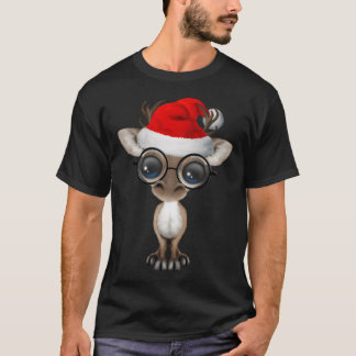 Baby Rentier mit einer Weihnachtsmannmütze und Bri T-Shirt