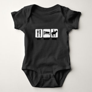 Baby Rider essen Schlafen Reiten Niedlich Reiten Strampler