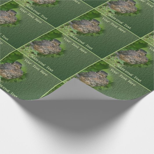 Baby Robin Fledgling Bird Nature Personalisiert Geschenkpapier (Ecke)