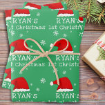 Baby`s First Christmas Green Weihnachtsmannmütze S Geschenkpapier Set<br><div class="desc">Baby`s erste Weihnachts Grün Rote Weihnachtsmannmütze Snowflake Wrapping Paper Sheets. Niedliches Baby First Christmas Design mit einer Weihnachtsmannmütze,  Schneeflocken und einem Babynamen in einem weißen Drehbuch - personalisieren Sie mit dem Namen Ihres Babys.</div>