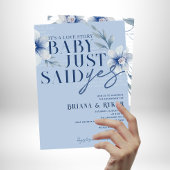Baby sagte ja Blue Floral Verlobung Einladung