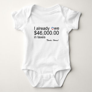 Baby schuldet $46k in den Steuern Strampler