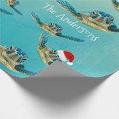 Baby Sea Turtle in Weihnachtsmannmützen Geschenkpapier (Ecke)