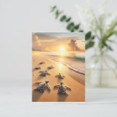 Baby Sea Turtles auf dem Weg zum Ozean am Strand Postkarte (Stehend Vorderseite)