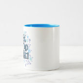 Baby seine Kälte draußen Zweifarbige Tasse (Mittel)