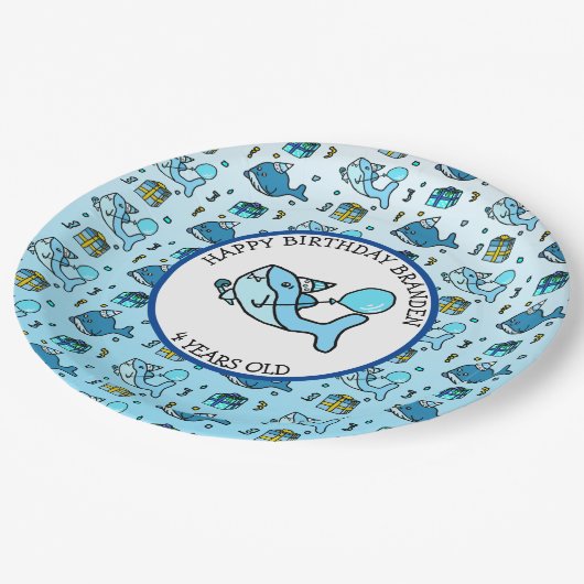 Baby Shark and Whales Personalisiert Boy's Geburts Pappteller (Schrägansicht)
