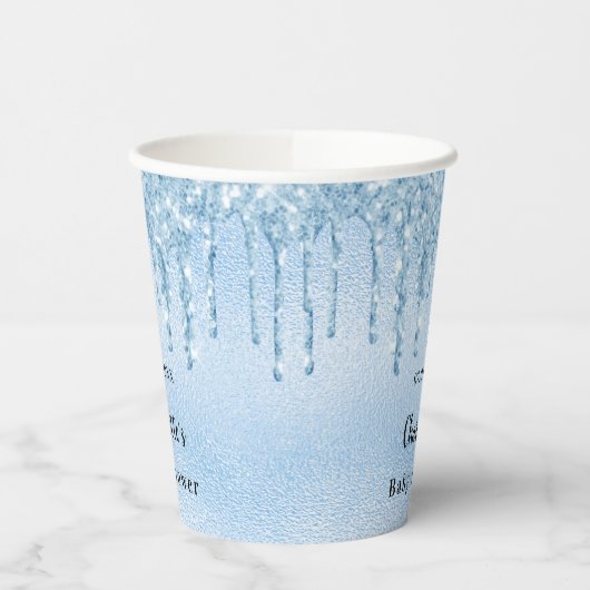Baby Showhellblauer Glitzer Monogramm Pappbecher (Links)