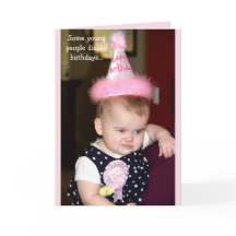 Baby sieht gruselig auf ihrer ersten Geburtstagspa