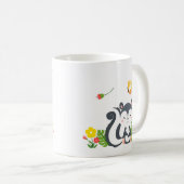 Baby Skunk, Butterfly & Blume Kaffeetasse (VorderseiteRechts)