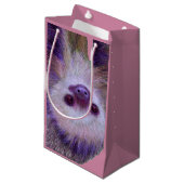 Baby Sloth Kleine Geschenktüte (Vorderseite Schrägansicht)