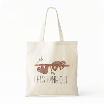 Baby Sloths am Baummuster hängen