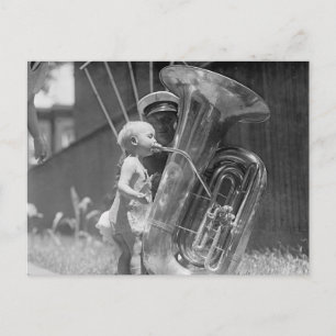 Baby spielt Tuba, 1923 Postkarte