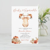 Baby Sprinkle Pumpkin Baby Kleidung Babydusche Einladung (Stehend Vorderseite)