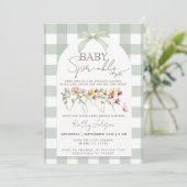 Baby Sprinkle Salbeigrün Gingham Einladung (Stehend Vorderseite)