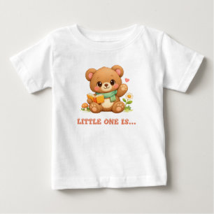 Baby T-Shirt Kleiner ist Märchen lesender Bär