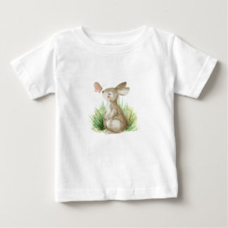 Baby T - Shirt mit Hasen und Schmetterling.