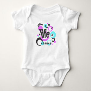 Baby-T-Shirt oder einteiliger Overall. Baby Strampler