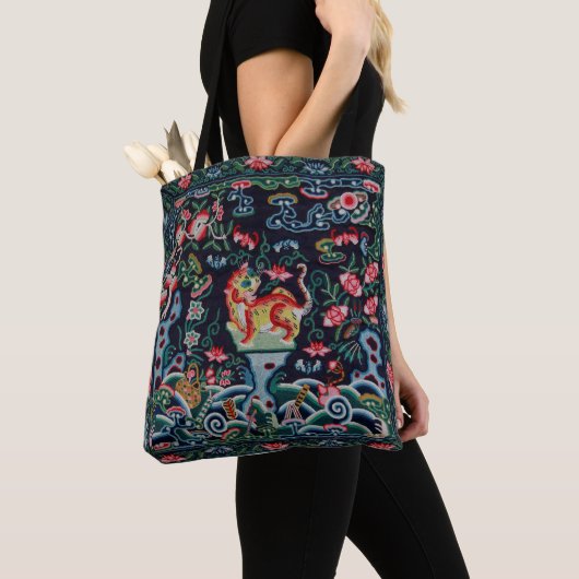 Baby Tiger aus Qing Dynsty Tasche (Von Nahem)