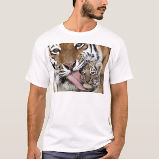Baby Tiger mit Bad T-Shirt