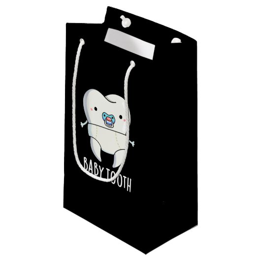 Baby Tooth Funny Teeth Pun Dark BG Kleine Geschenktüte (Vorderseite Schrägansicht)