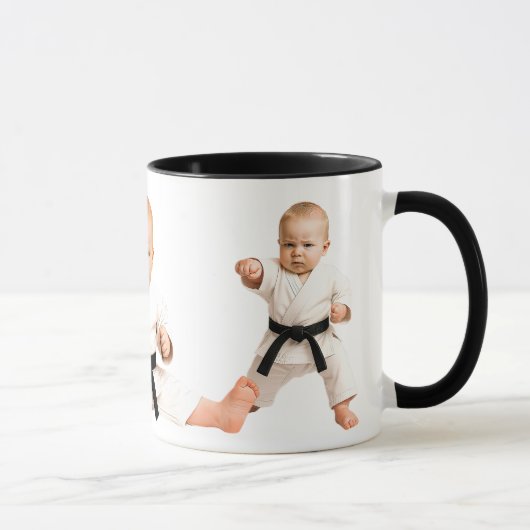 Baby und Babys machen Karate-Kata. Tasse (Rechts)