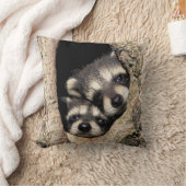 Baby-Waschbären in Baumhöhle Procyon Kissen (Decke)