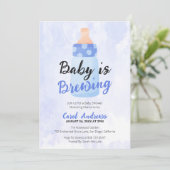 Baby wird Blue Bottle Watercolor Baby Shower Einladung (Stehend Vorderseite)