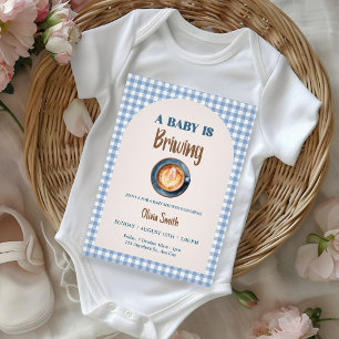 Baby wird Coffee Baby Shower Blue Gingham zubereit Einladung