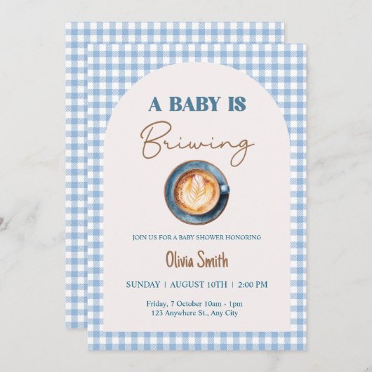 Baby wird Coffee Baby Shower Blue Gingham zubereit Einladung (Vorne/Hinten)