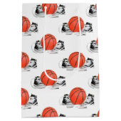 Babybettchen mit Basketball Mittlere Geschenktüte (Rückseite)