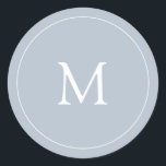 Babyblau | Hochzeitsmonogramm Runder Aufkleber<br><div class="desc">Dieser einfache und moderne Hochzeitsaufkleber zeichnet sich durch einen trendigen,  hellen,  staubblauen Hintergrund aus,  mit einem eleganten weißen Text und einem passenden weißen Rundrahmen. Es ist so gestaltet,  dass es sich perfekt mit unserer "subtilen Aquarellfarben-Rose" Hochzeitskollektion abstimmt.</div>