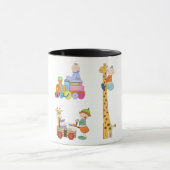 Babyboys mit Kinderzimmer-Train Giraffe und Wagon Tasse (Zentrum)