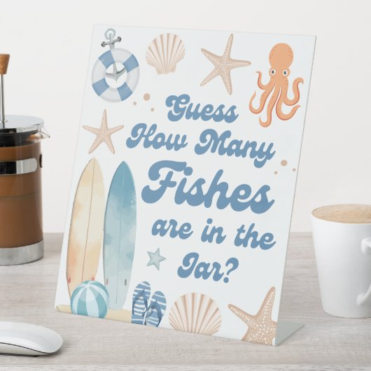 Babydusche an der Küste schätzt, wie viele Fische Sockelschild (In Situ)