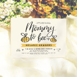 Babydusche für Mami und Honeycomb Einladung<br><div class="desc">Diese Babydusche-Einladung enthält "Mommy to bee" in niedlicher Schriftzeichen mit einem kleinen Herz und zwei handgezeichnet Bienen. Der Name der Mutter-zu-sein erscheint in rustikalen Hauptstädte unten gegen einen kühnen gelben Banner. Die Duschdetails befinden sich unten in einer modernen Anordnung. All dies ist vor einem blassgelben Hintergrund. Die Karten kehren zu...</div>