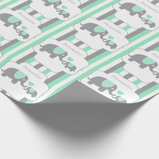 Babydusche mit weißem, grünem und grauem Streifen Geschenkpapier (Ecke)