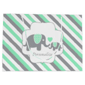 Babydusche mit weißem, grünem und grauem Streifen Große Geschenktüte (Rückseite)