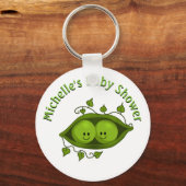 Babydusche mit zwei Erbsen in einem Pod Personalis Schlüsselanhänger (Vorderseite)
