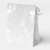 Babydusche Monogram Silver Bokeh Sparkle Lights Geschenkschachtel (Rückseite)