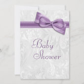 Babydusche Weiße Damasche und Imitat Lila Bow Einladung (Vorderseite)