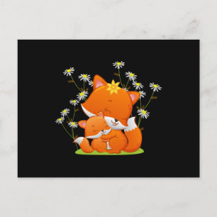Babyfuchs drückt ihre Mutter. Postkarte