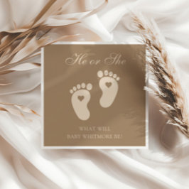 Babyfußabdrücke, die er oder sie braun zeigt serviette