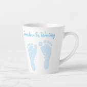 Babyfußabdrücke Großmutter soll Boy-Ankündigung we Milchtasse (Rechts)