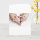 Babyfüße in den Mutterhänden Karte (Gelbe Blume)