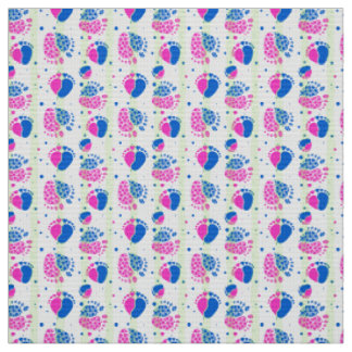 Babyfüße und Herz in blau und rosa Farbe Stoff