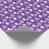 Babyfüße und Herzmuster in lila Farbe Geschenkpapier (Ecke)